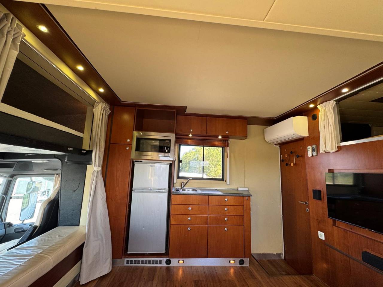 Horsebox NON-HGV Mercedes KRISMAR 2009 Used