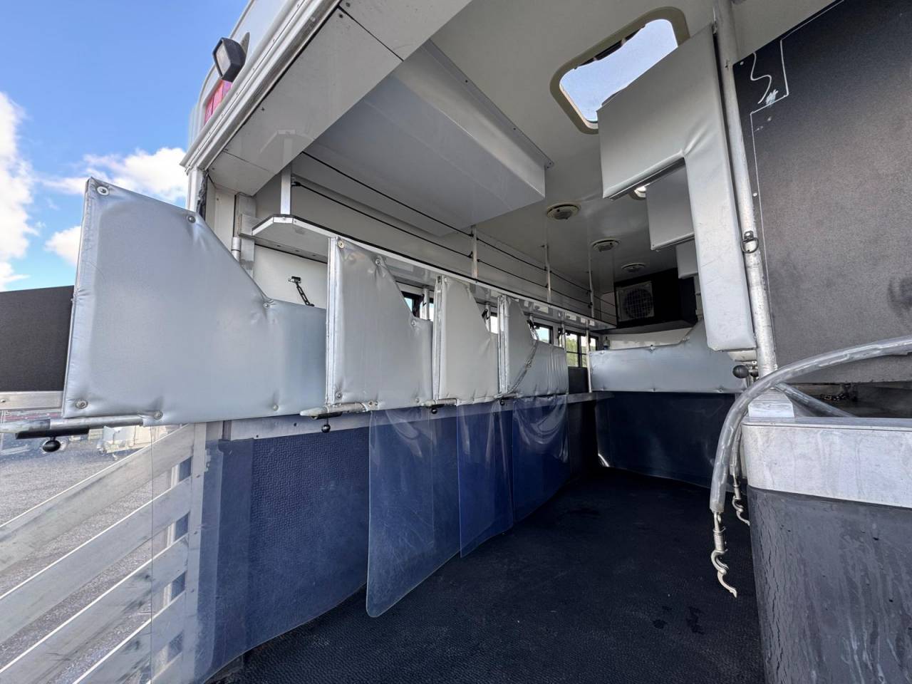 Horsebox NON-HGV Mercedes KRISMAR 2009 Used
