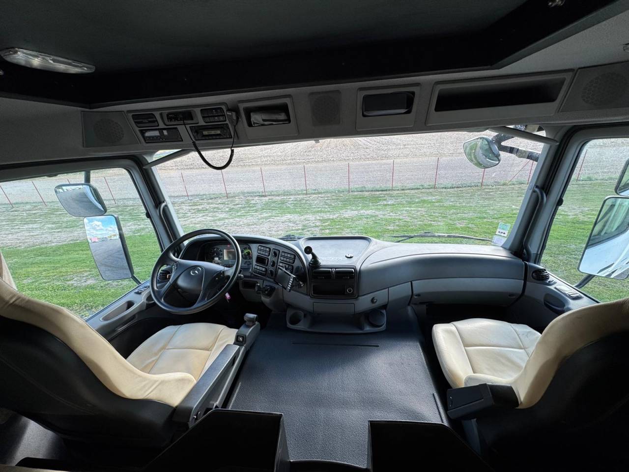 Horsebox NON-HGV Mercedes KRISMAR 2009 Used