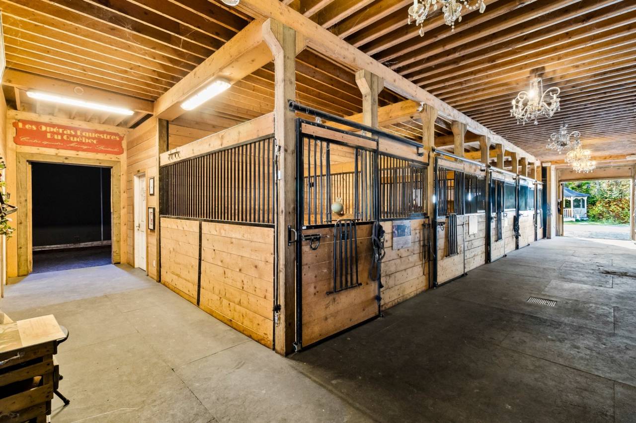 Equestrian property  Qu&eacute;bec