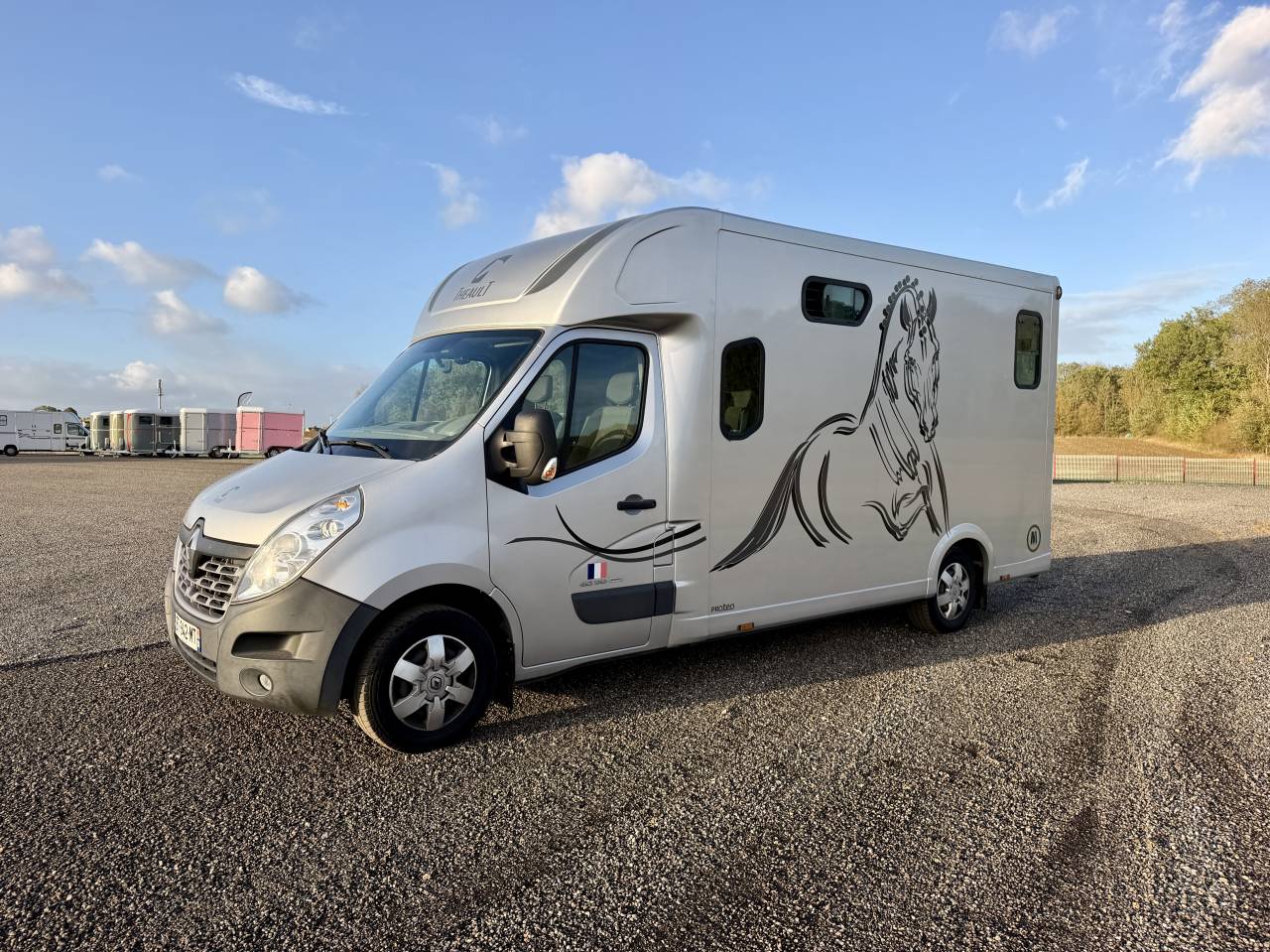 Horsebox HGV Renault Theault PROTEO  2018 Used