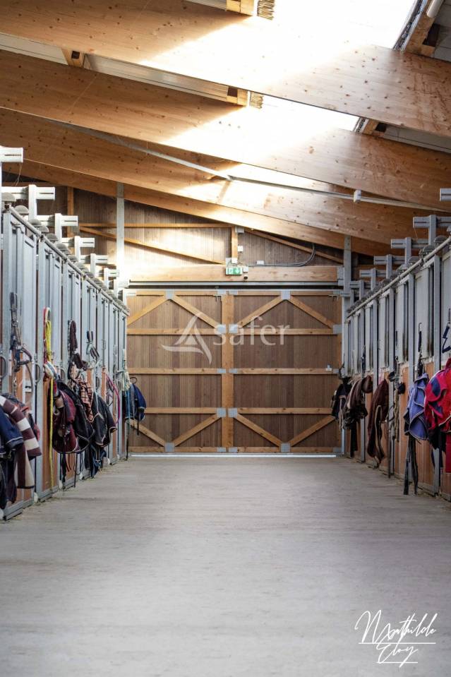 Equestrian property  Marne