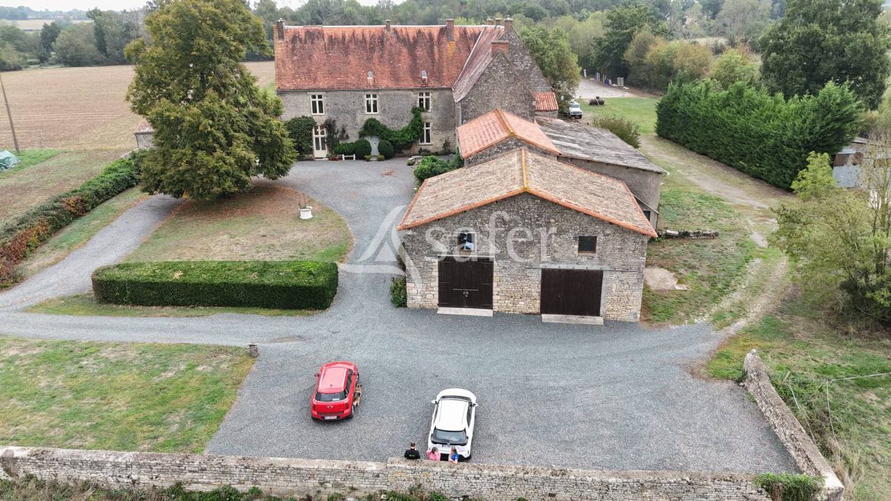 Equestrian property  Vend&eacute;e