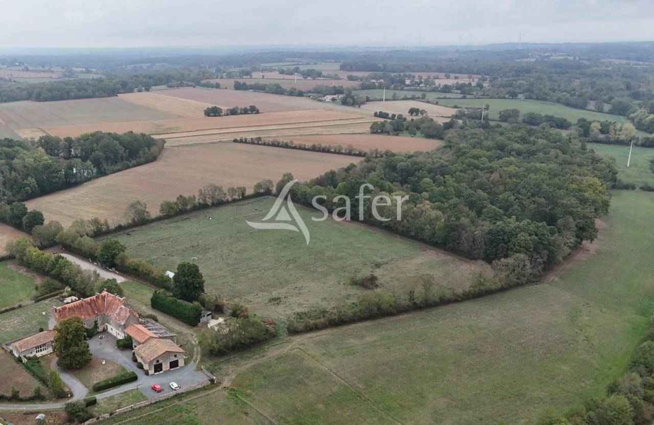 Equestrian property  Vend&eacute;e