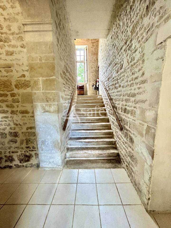 Equestrian property  Vend&eacute;e
