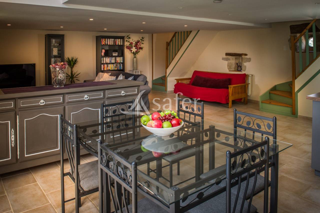 Equestrian property  Vend&eacute;e