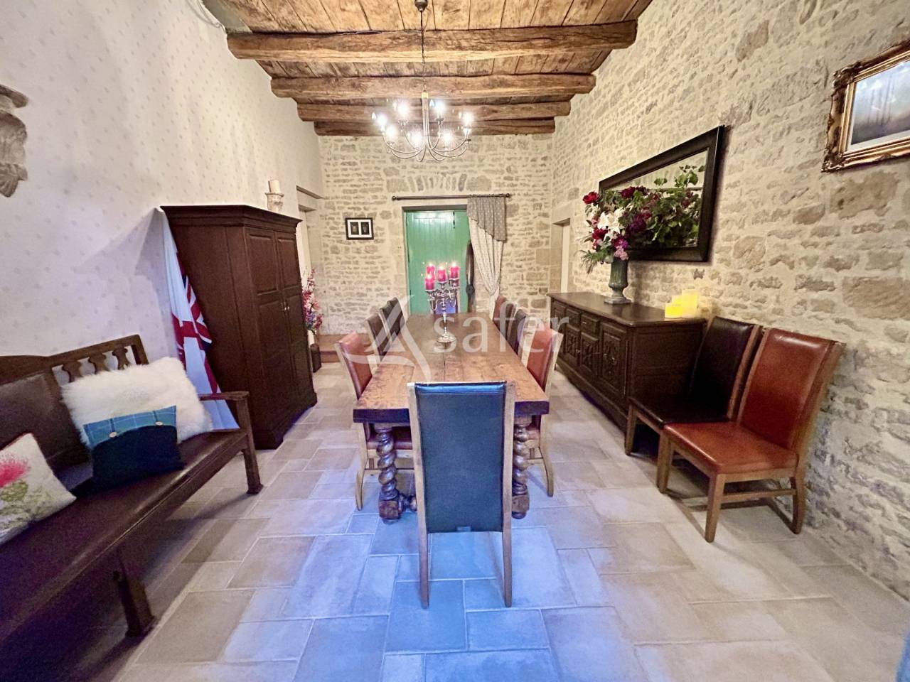 Equestrian property  Vend&eacute;e
