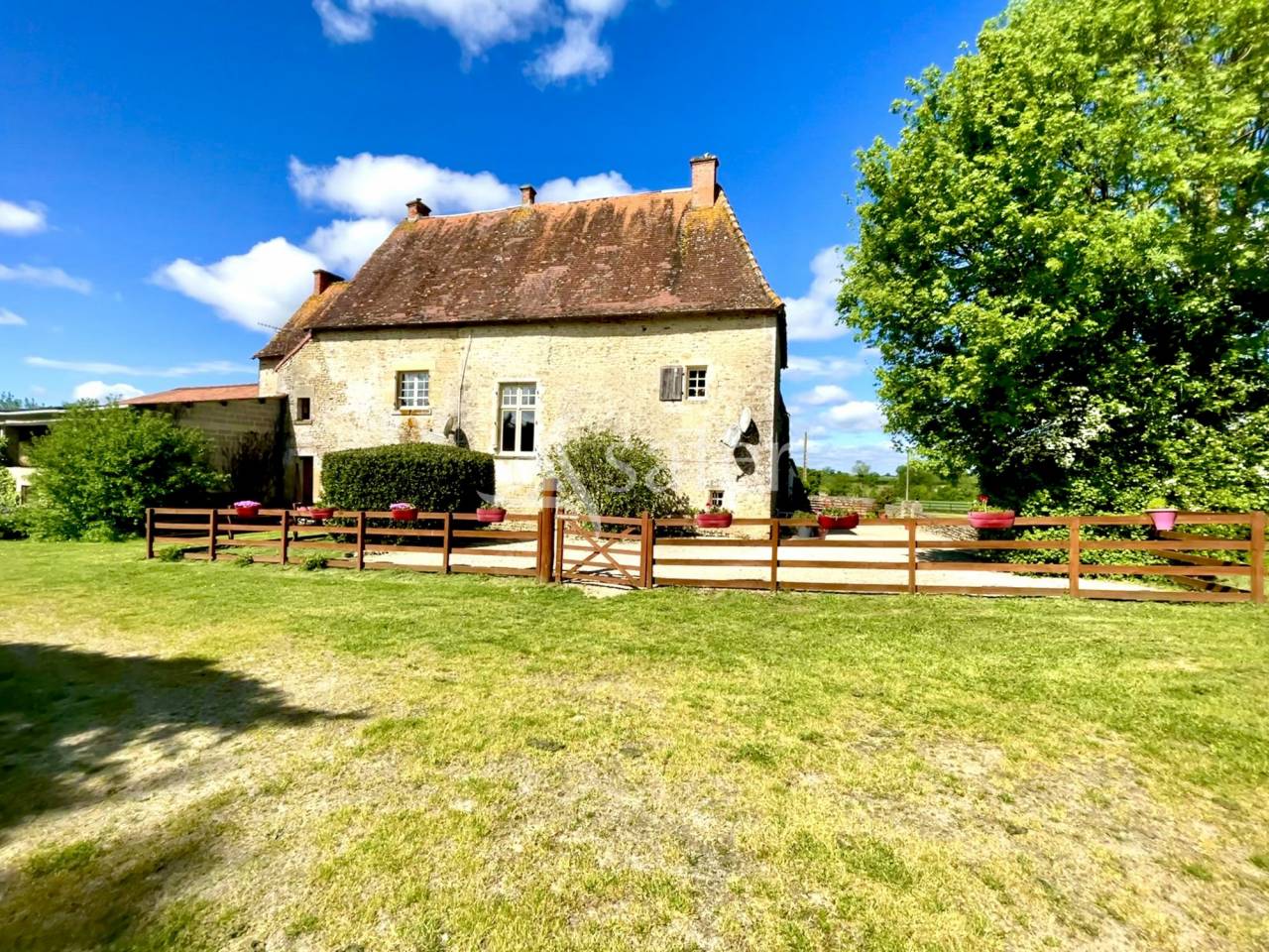 Equestrian property  Vend&eacute;e