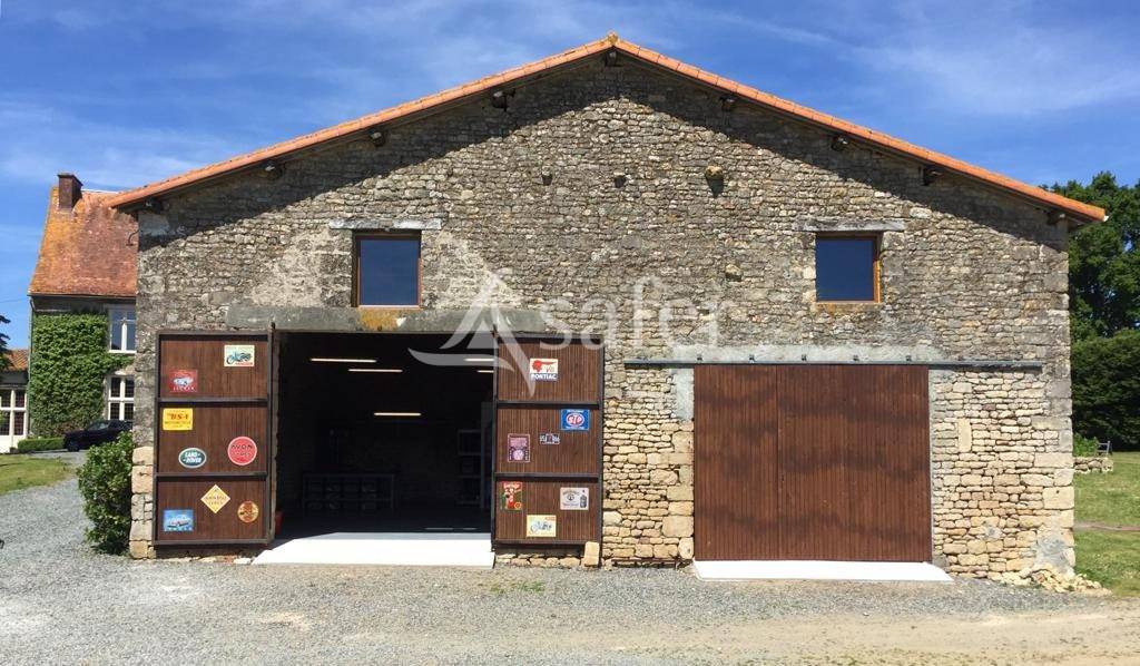 Equestrian property  Vend&eacute;e
