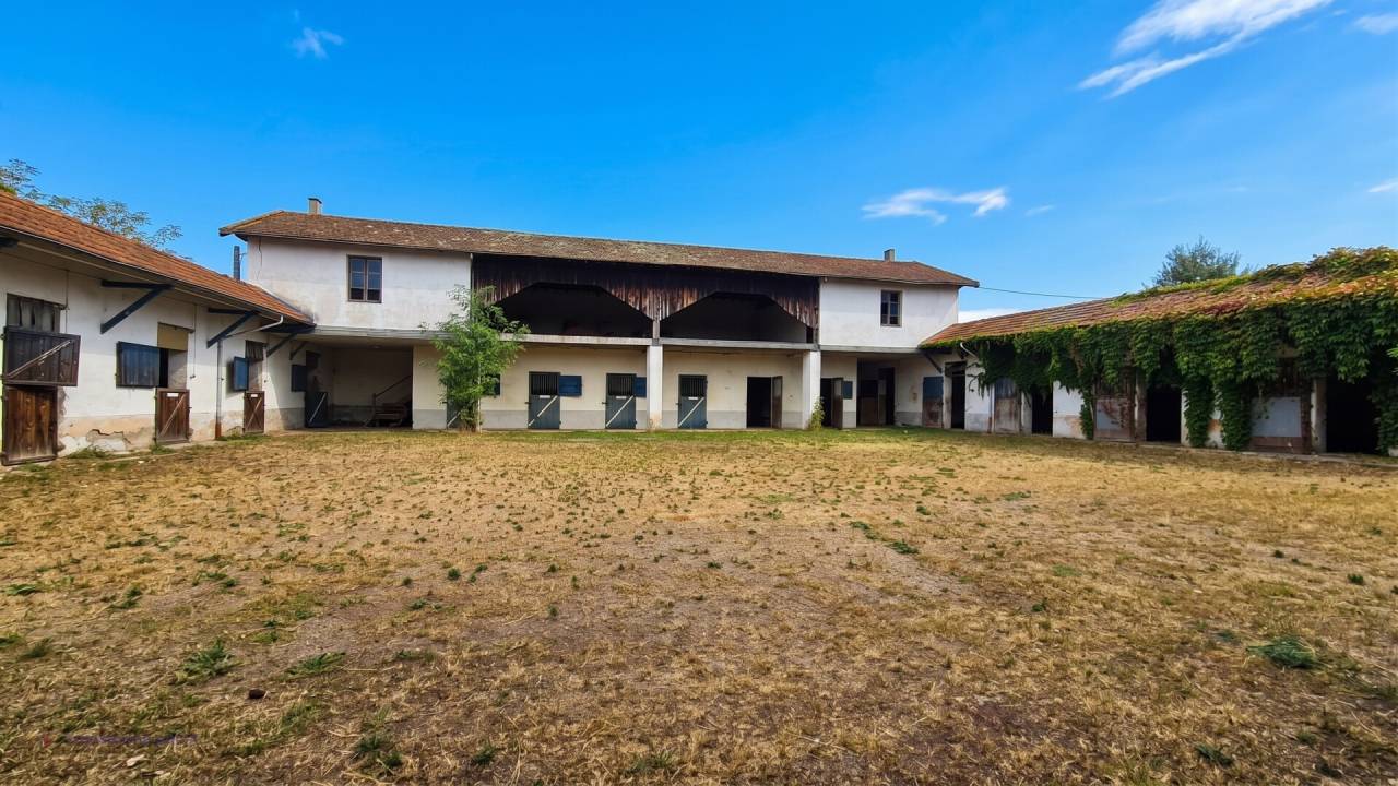 Equestrian property  Loire
