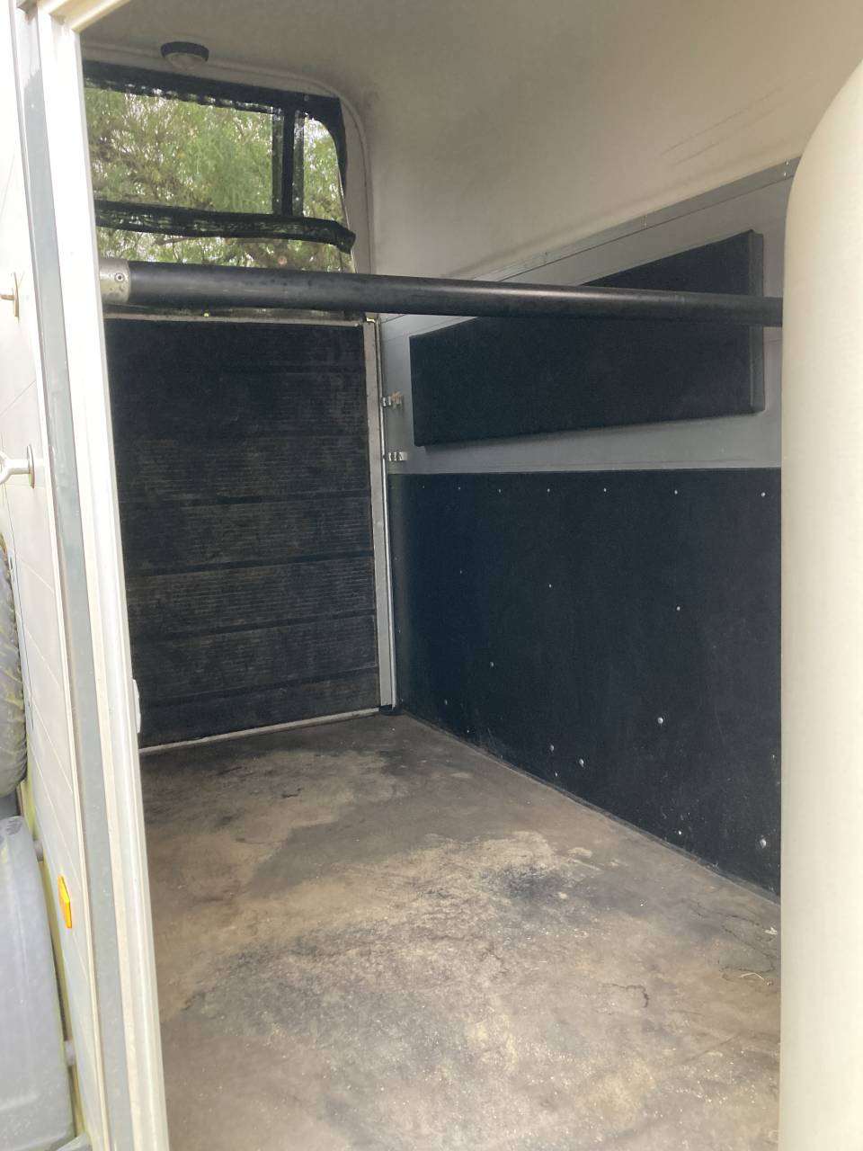 Horse trailer Cheval Liberte Gold One Aluline Sellerie 1 Stall 2023 Used