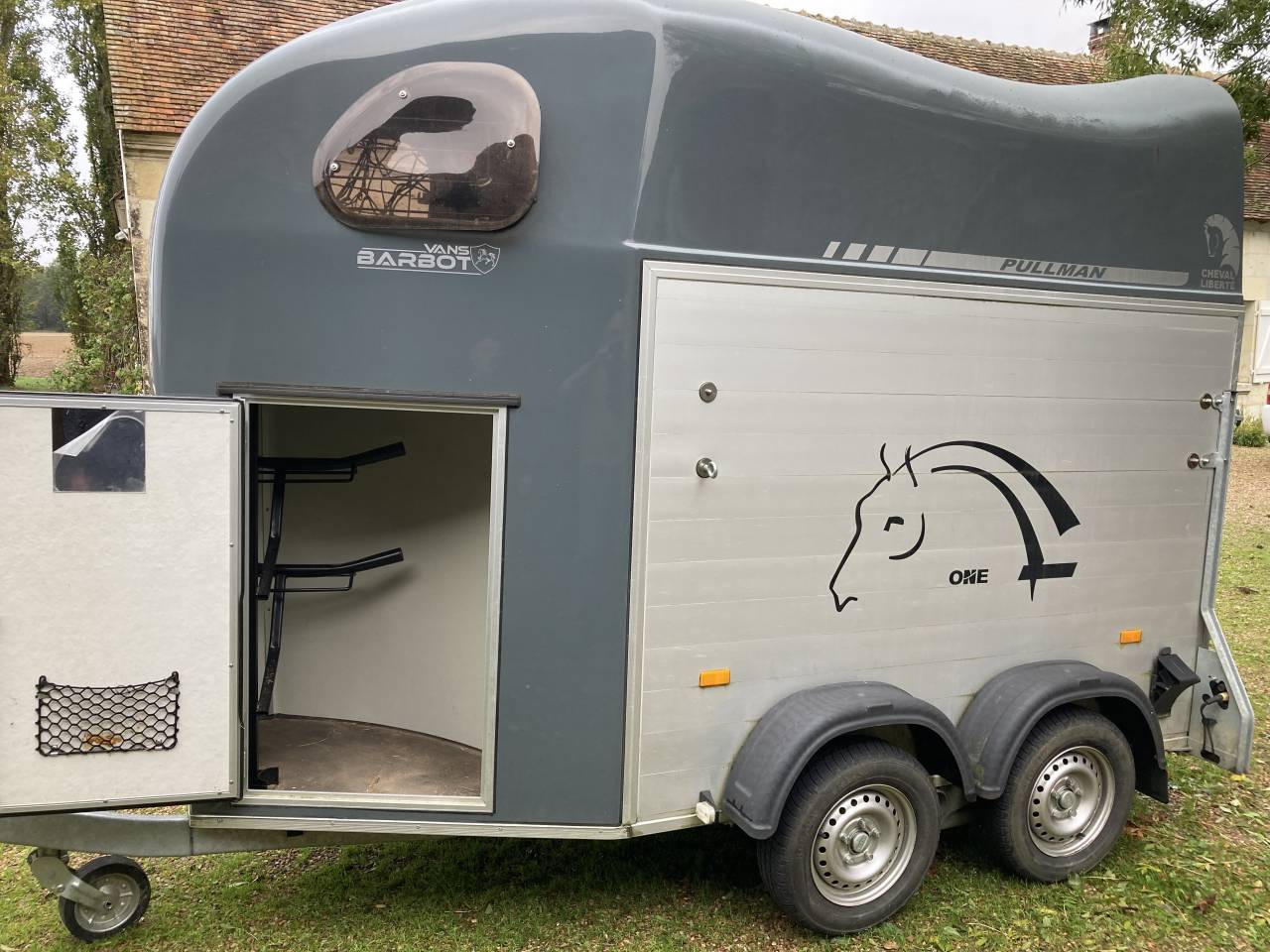 Horse trailer Cheval Liberte Gold One Aluline Sellerie 1 Stall 2023 Used