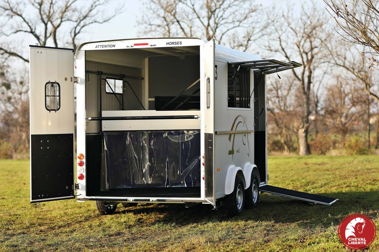 Horse trailer Cheval Liberte MAXI 3 3 Stalls 2024 New