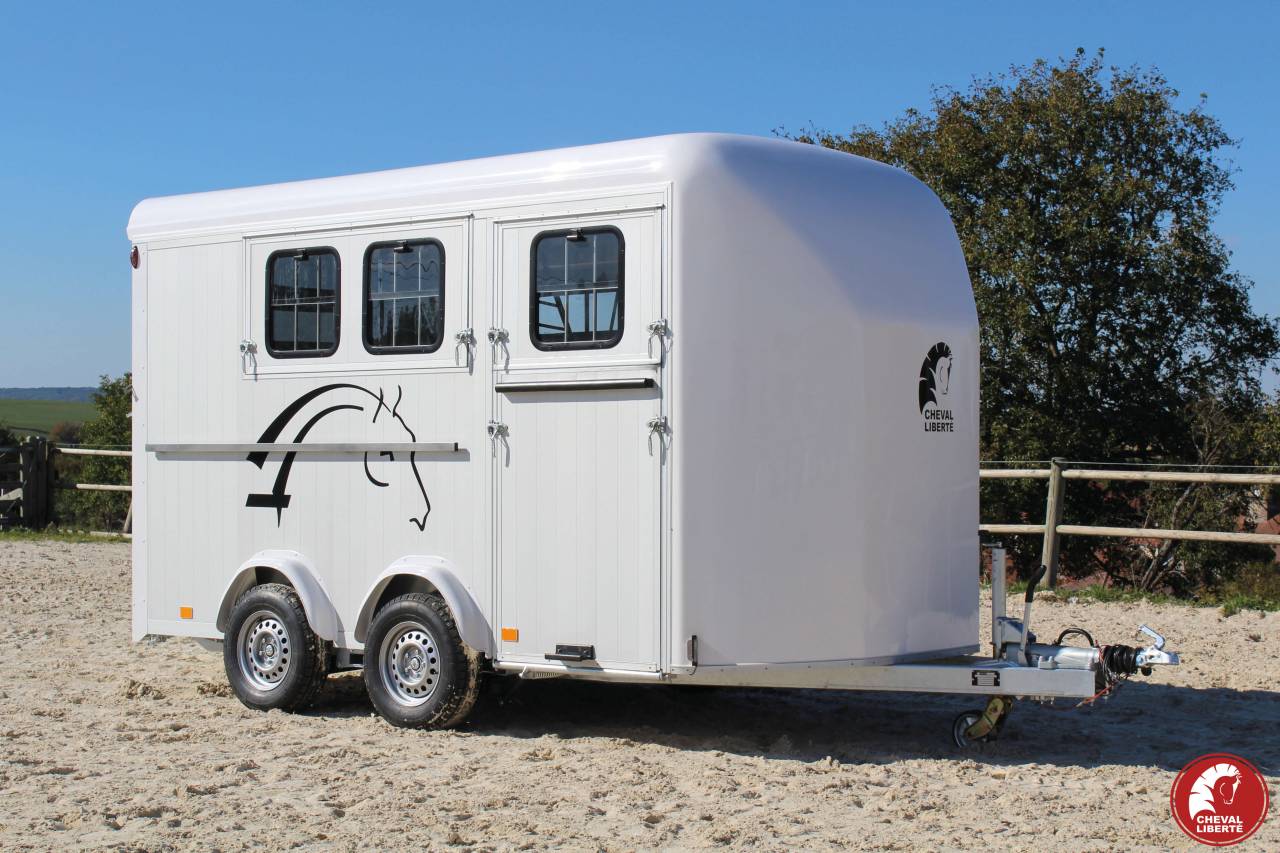 Horse trailer Cheval Liberte MAXI 3 3 Stalls 2024 New