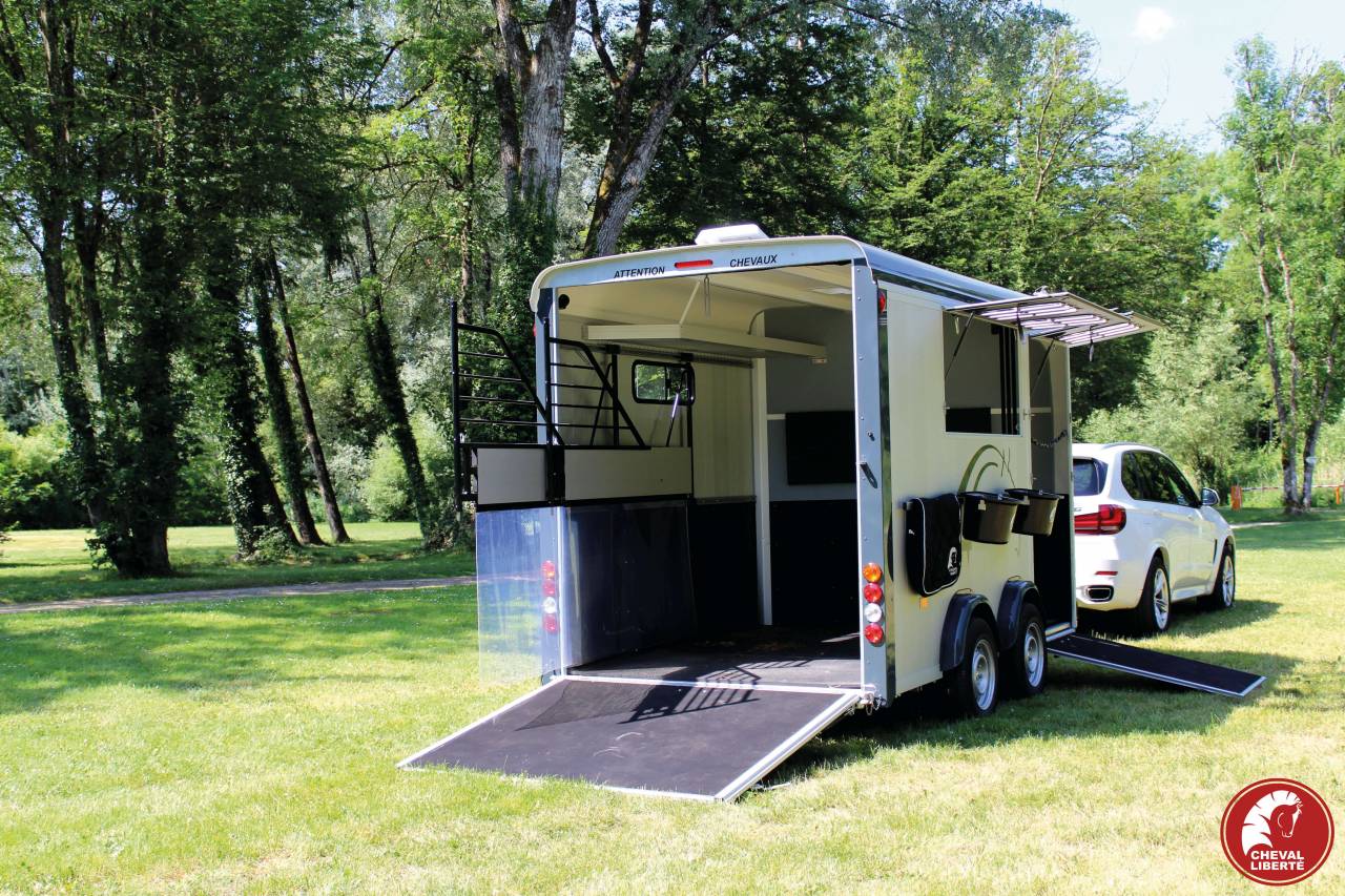 Horse trailer Cheval Liberte MAXI 3 3 Stalls 2024 New