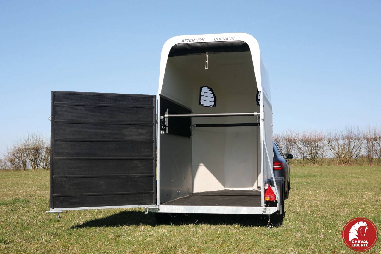 Horse trailer Cheval Liberte Gold One "White Line" blanc 1,5 Stalls 2024 New