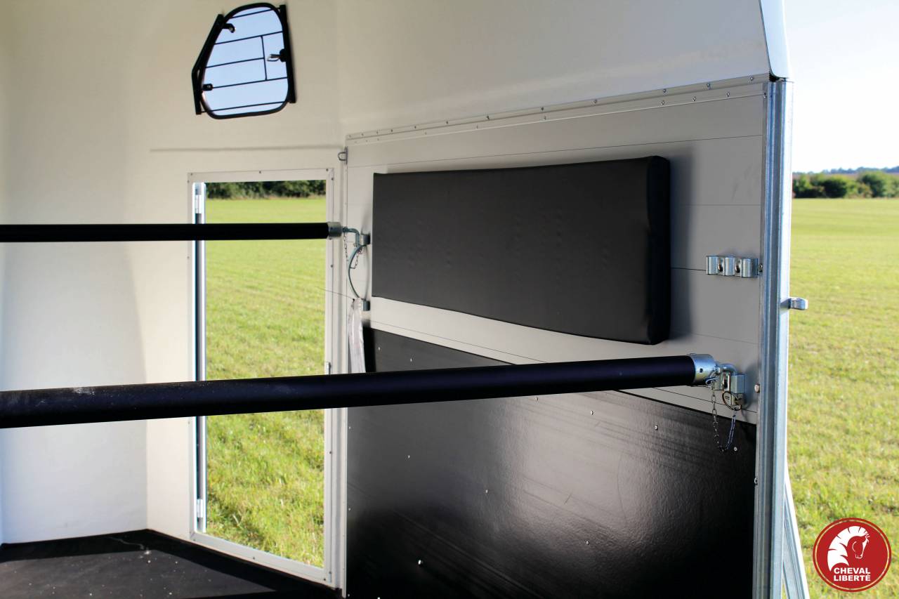 Horse trailer Cheval Liberte Gold One "White Line" blanc 1,5 Stalls 2024 New