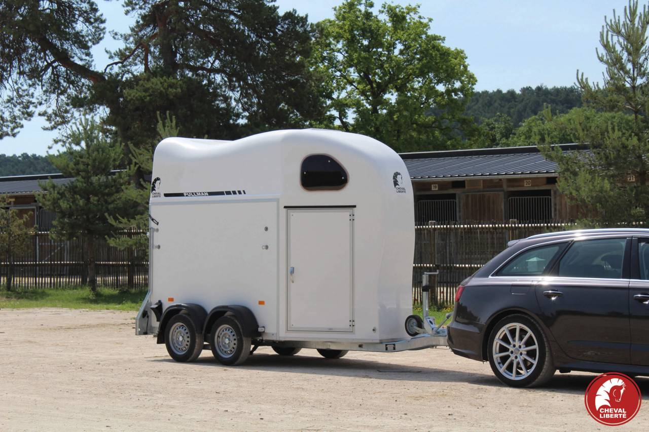 Horse trailer Cheval Liberte Gold One "White Line" blanc 1,5 Stalls 2024 New