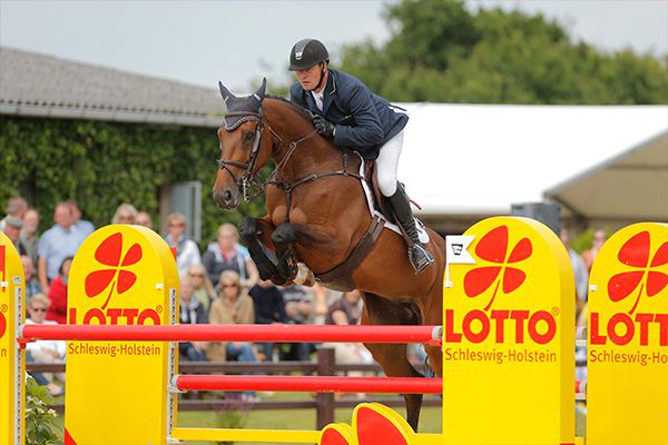 Contact van de Heffinck - Holsteiner 2001