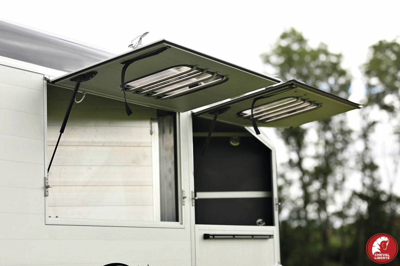 Horse trailer Cheval Liberte MAXI 2 2 Stalls 2024 New