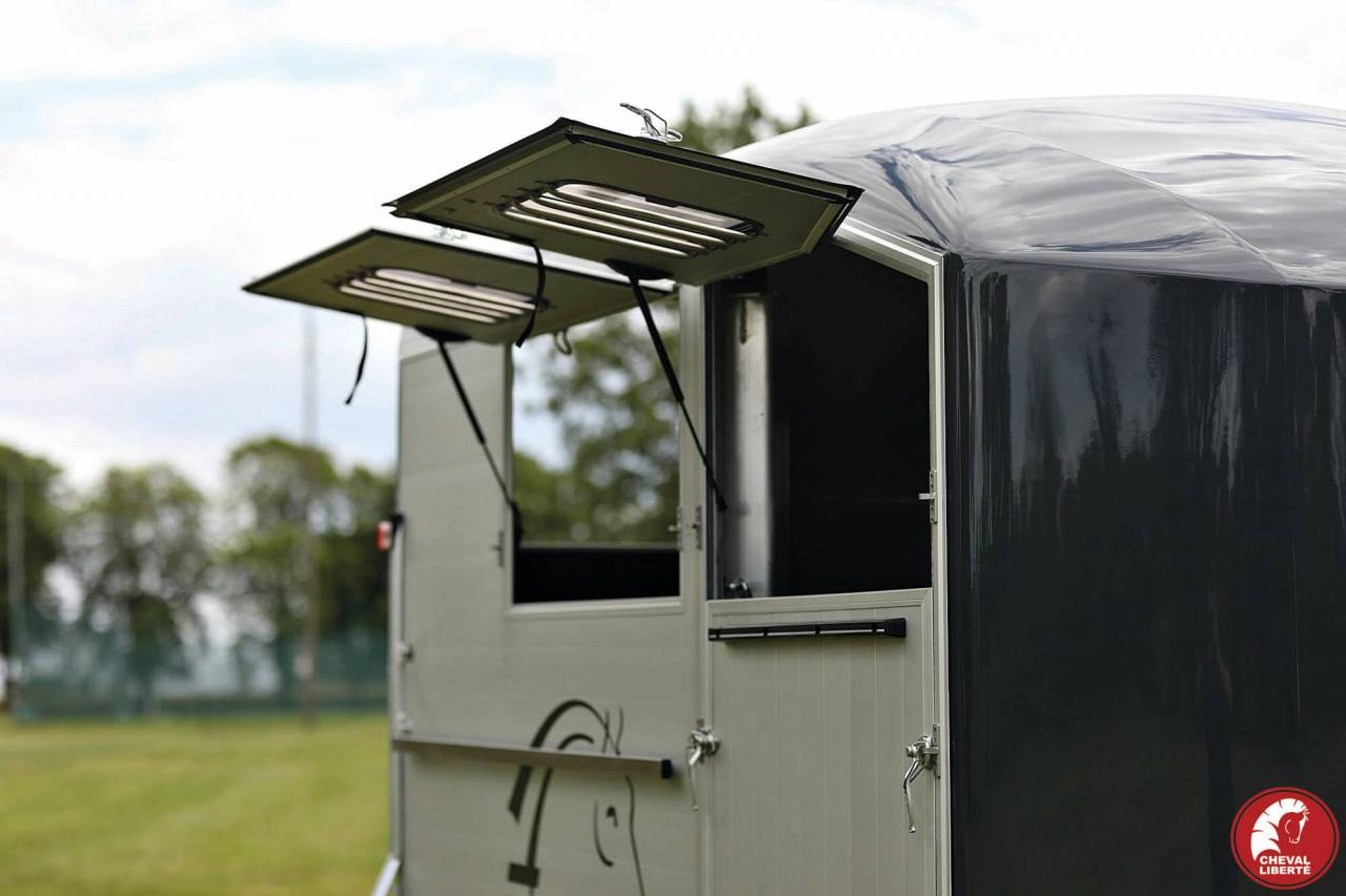 Horse trailer Cheval Liberte MAXI 2 2 Stalls 2024 New