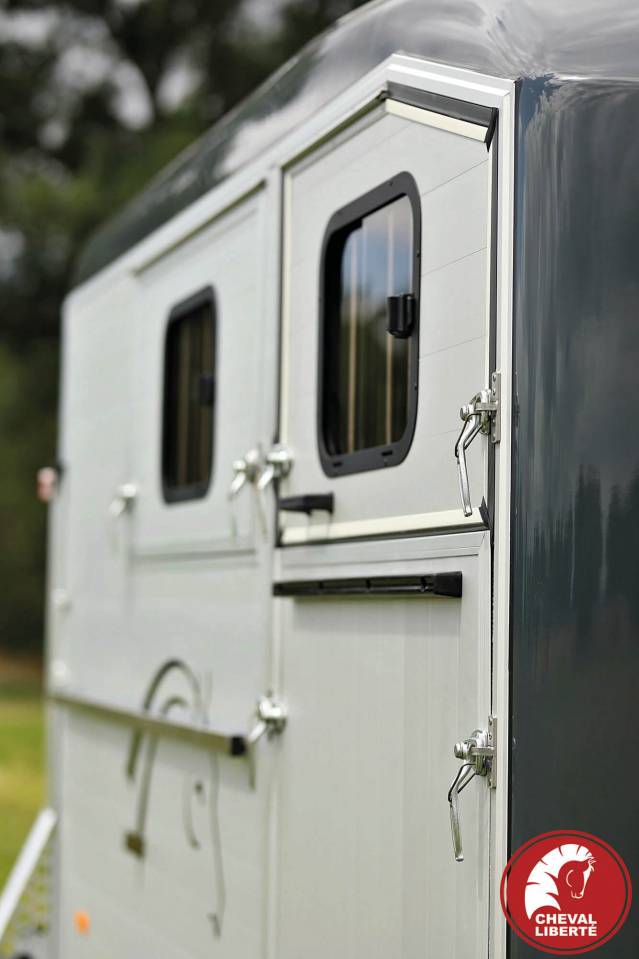 Horse trailer Cheval Liberte MAXI 2 2 Stalls 2024 New