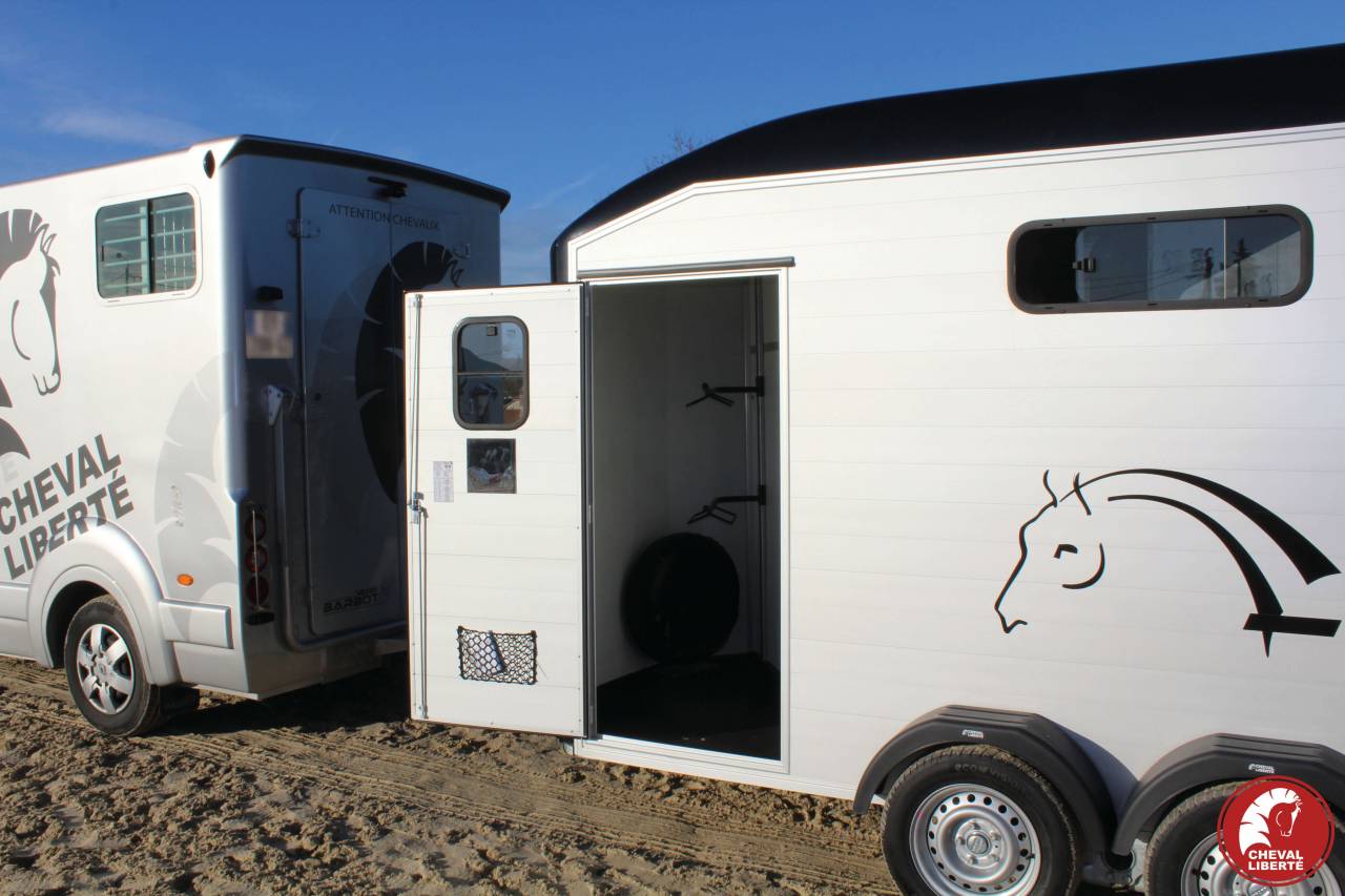 Horse trailer Cheval Liberte MAXI 2 2 Stalls 2024 New
