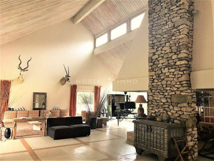 Equestrian property  Paris