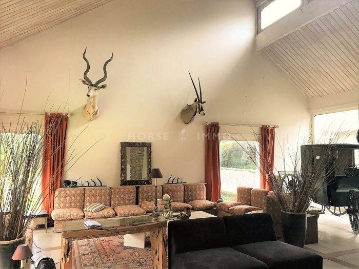 Equestrian property  Paris