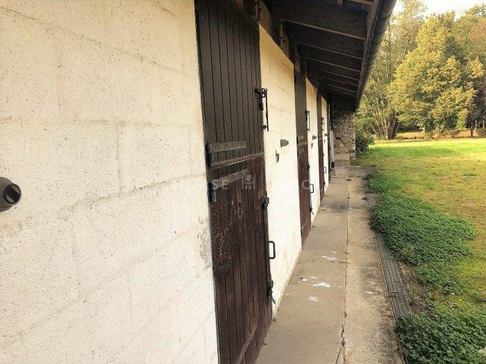 Equestrian property  Paris