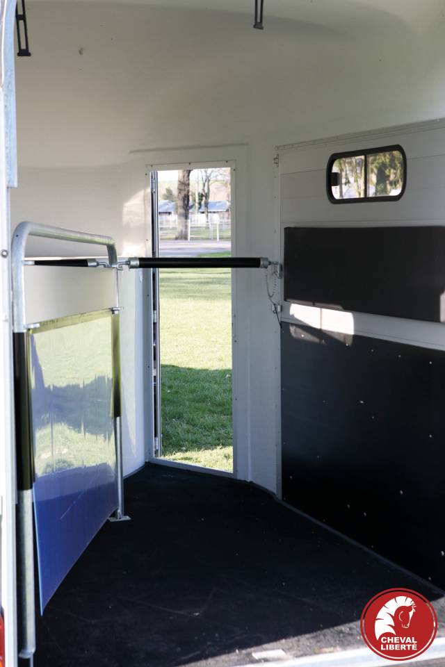 Horse trailer Cheval Liberte Gold 3 2 Stalls 2024 New