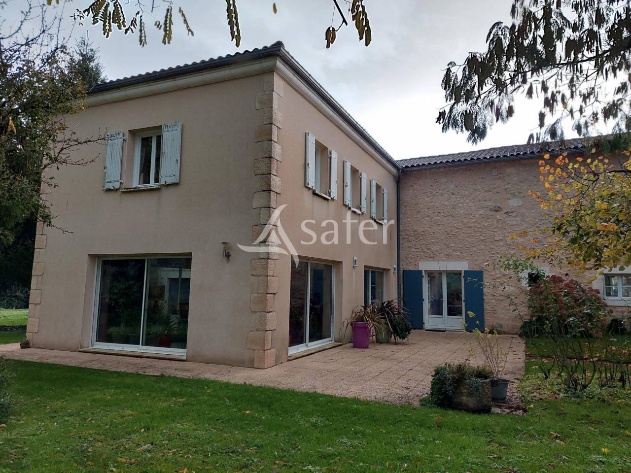 Fruit farm  Dordogne