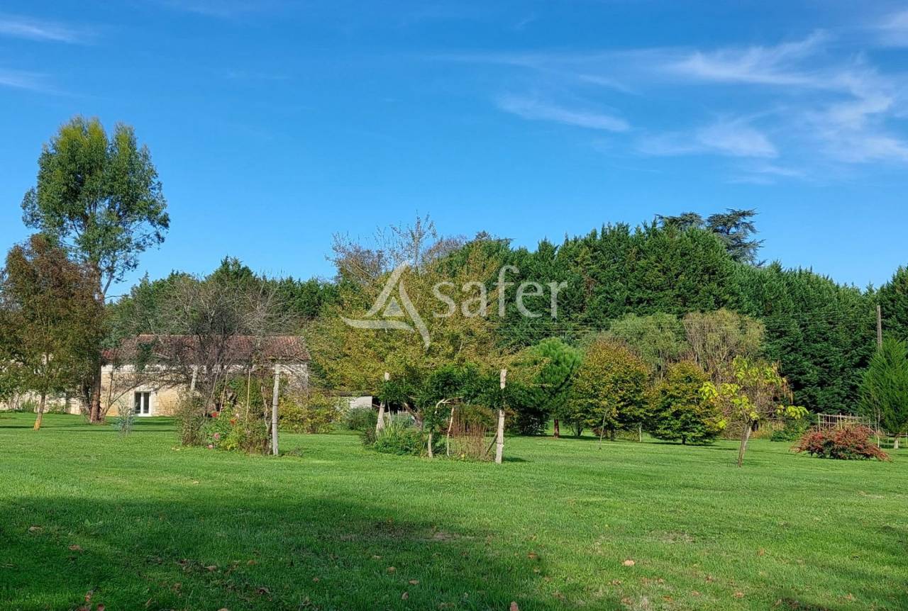 Fruit farm  Dordogne