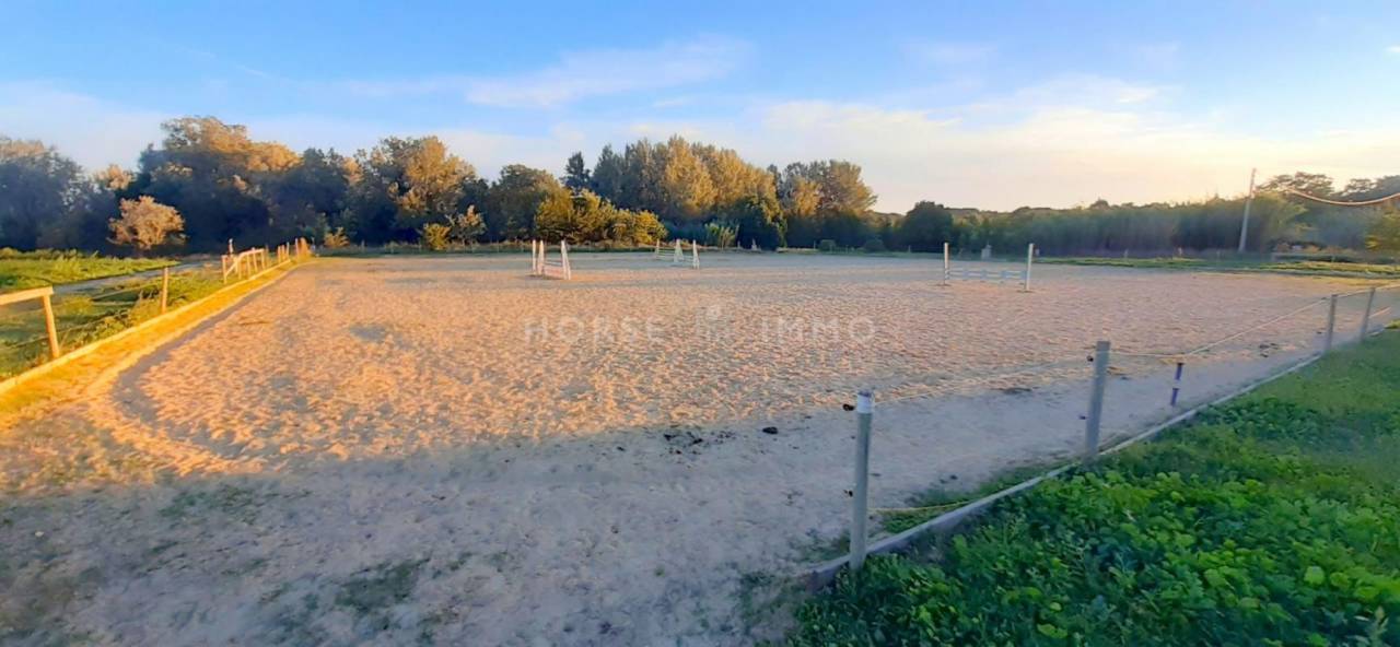 Equestrian property  Gard