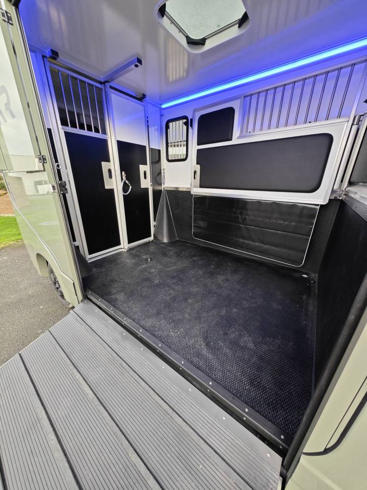 Horsebox HGV Krismar 3 places stalles 2024 New