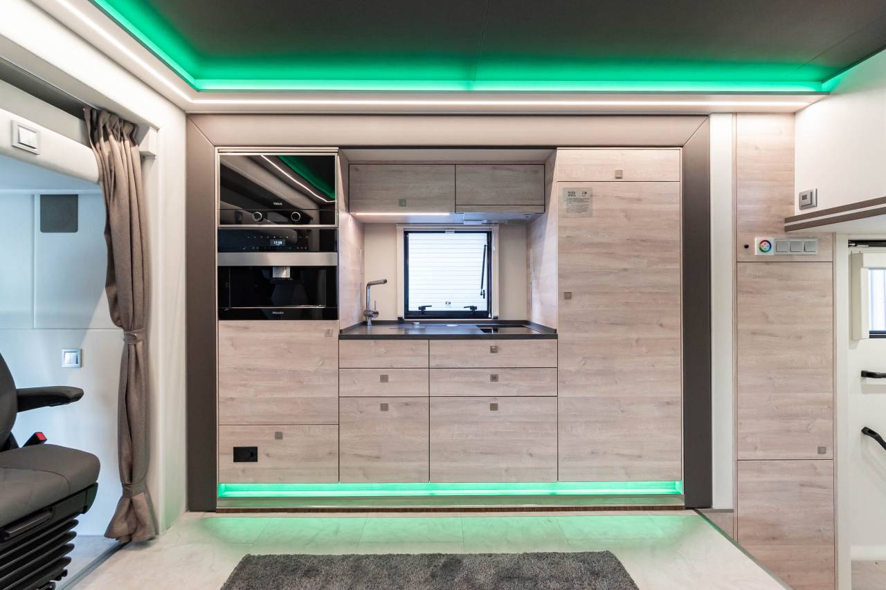 Horsebox NON-HGV Krismar Professionnelle / Exclusive 2023 New