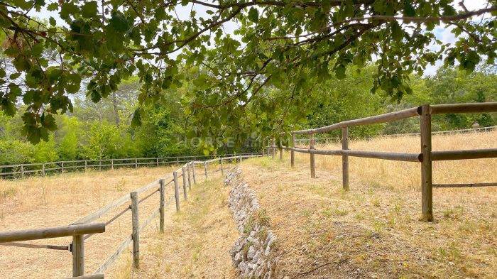 Luxurious equestrian property  Var