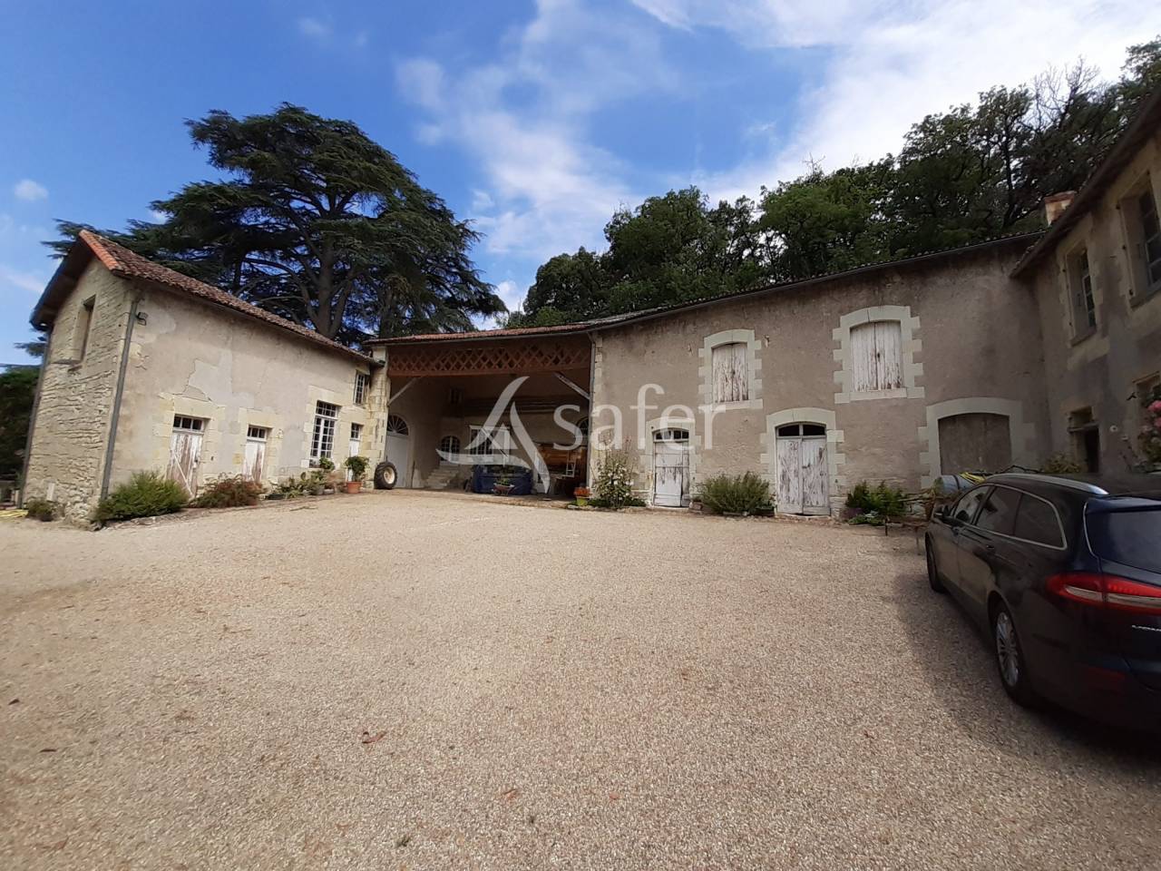 Equestrian property  Vienne