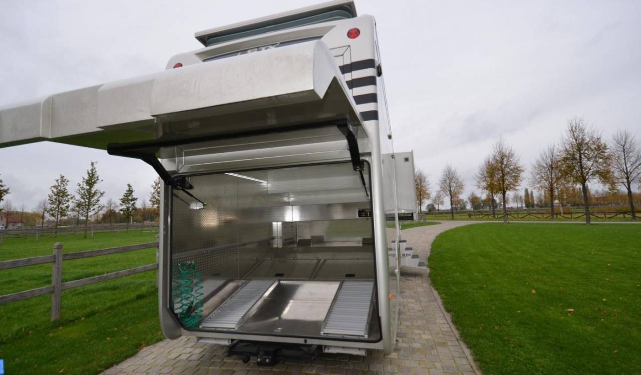 Horsebox NON-HGV STX MERCEDES 2020 Used