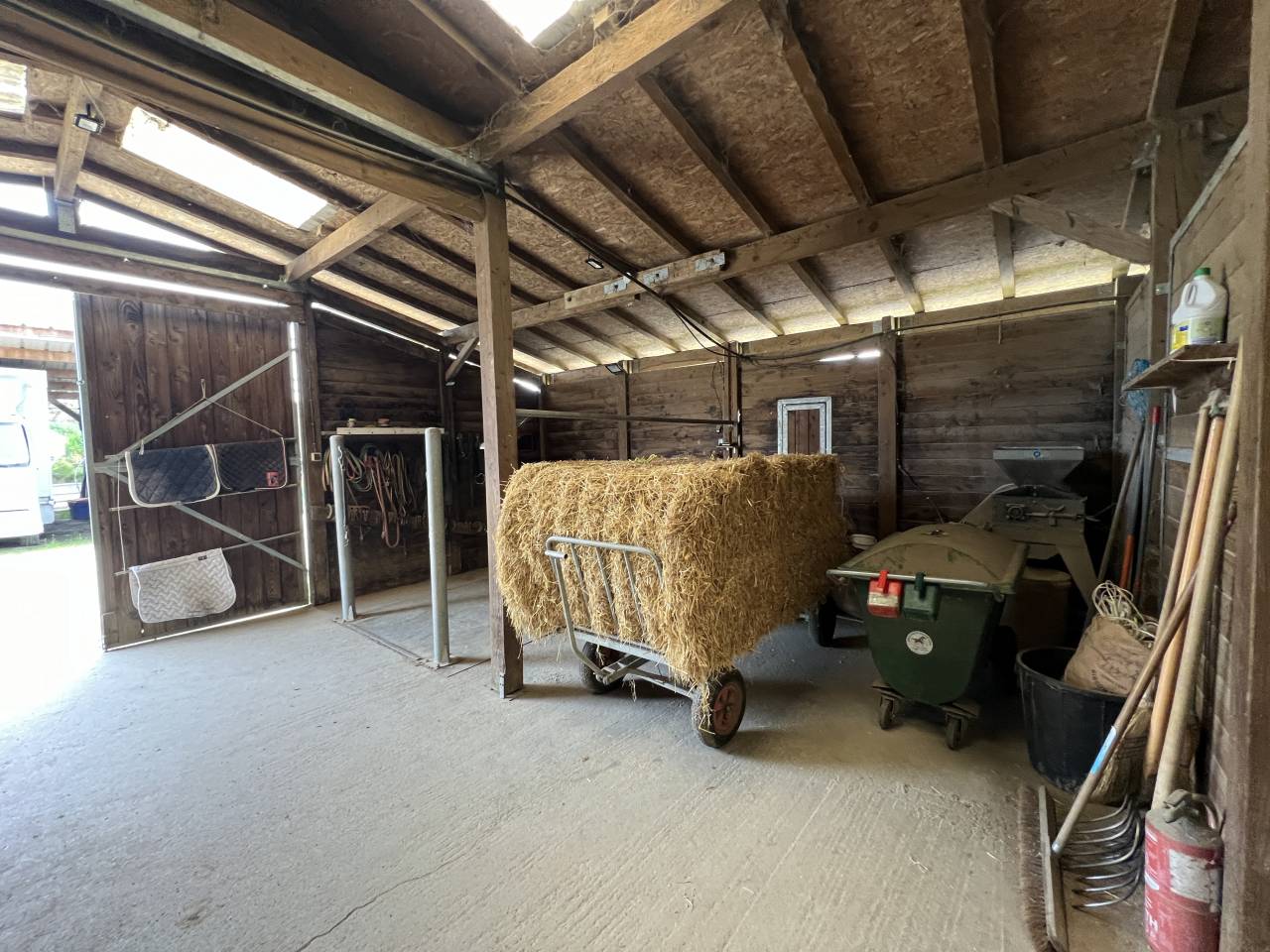 Livery yard  Corr&egrave;ze