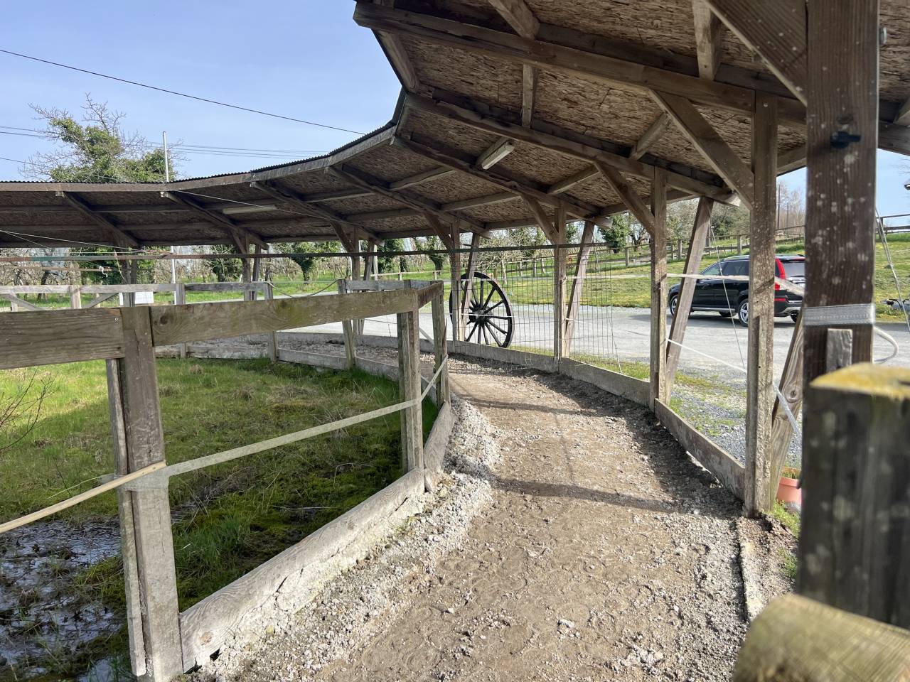 Livery yard  Corr&egrave;ze