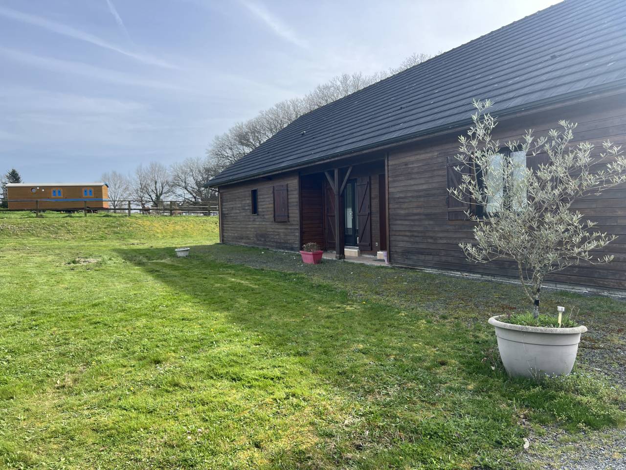 Livery yard  Corr&egrave;ze