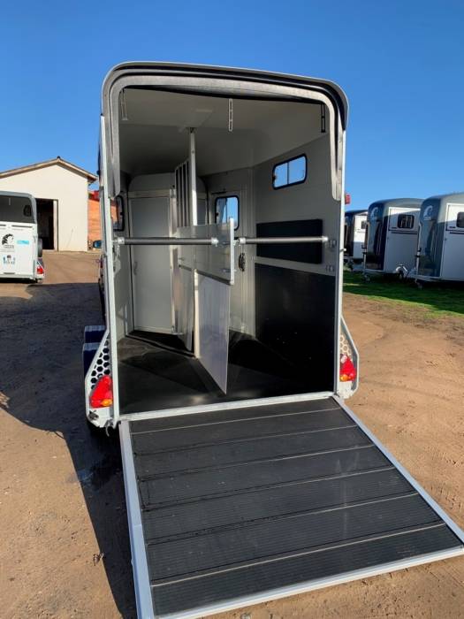 Horse trailer Cheval Liberte Touring Jumping 2 Stalls 2023 Used