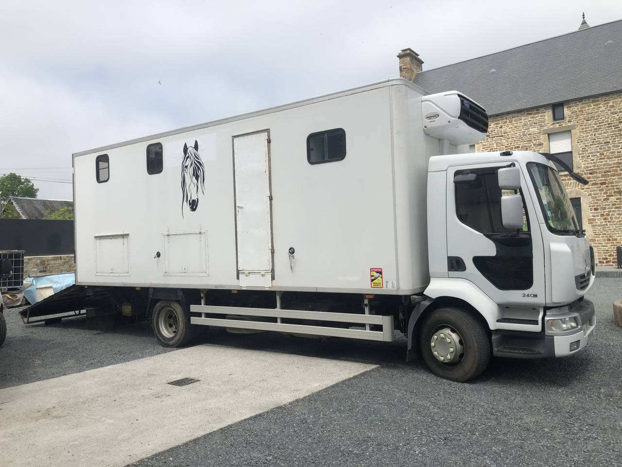 Horsebox NON-HGV Renault MIDLUM 240 DXI - 16 tonnes 2008 Used