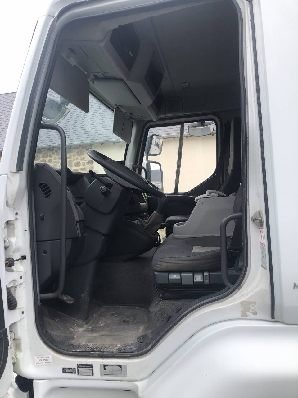 Horsebox NON-HGV Renault MIDLUM 240 DXI - 16 tonnes 2008 Used