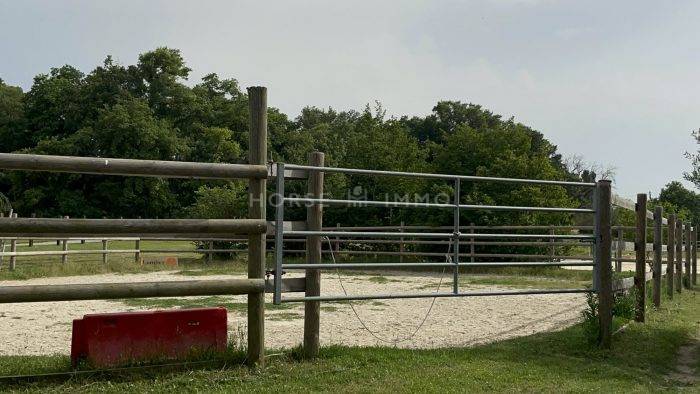 Equestrian property  Drôme