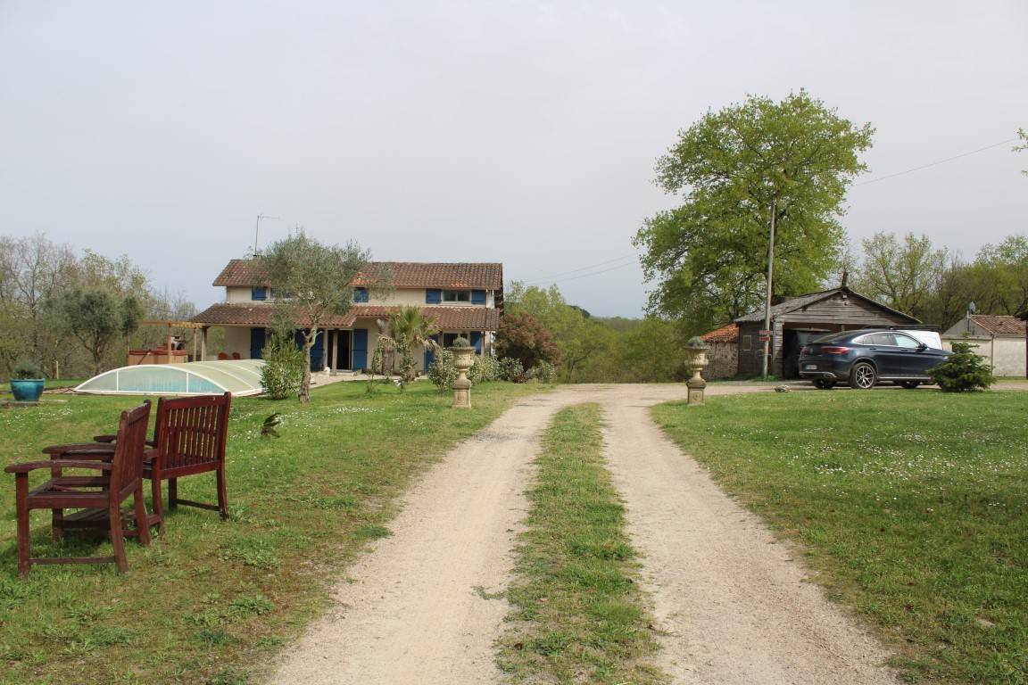 Equestrian property  tarn
