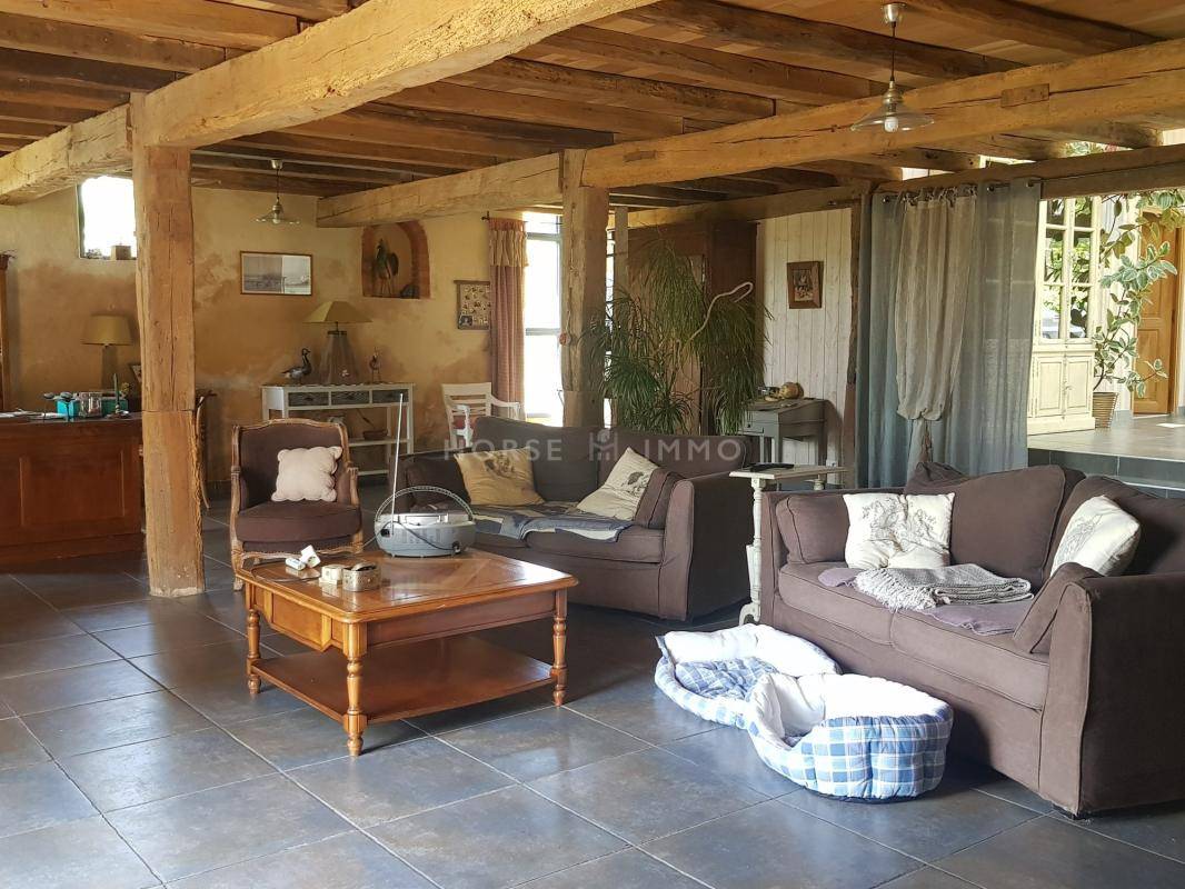 Equestrian property  Vend&eacute;e