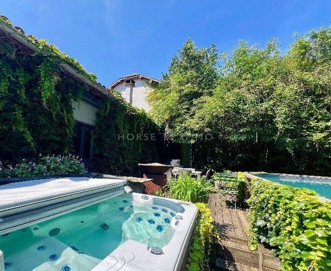 Equestrian property  Ain