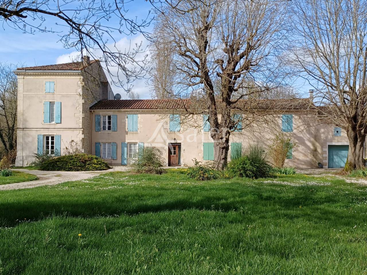Other country property  Deux-Sèvres